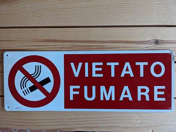 Cartello targa Vietato Fumare metallo.