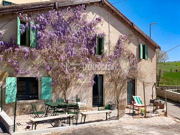 VILLETTA SEMINDIPENDENTE LIBERA SU 3 LATI