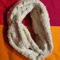 Sciarpa ragazza a cerchio