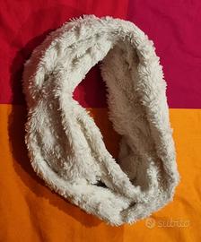 Sciarpa ragazza a cerchio