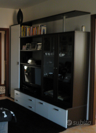 Soggiorno bianco laccato e marrone scuro