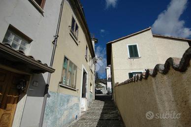 CASA SEMINDIPENDENTE A GUALDO TADINO