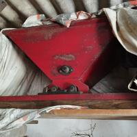 Torchio, macina, tinozza per uva