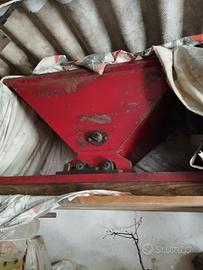 Torchio, macina, tinozza per uva