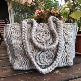 Borsa ai ferri in lana beige con fiori