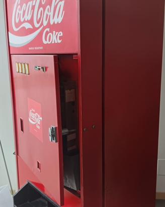 Distributore Coca-Cola