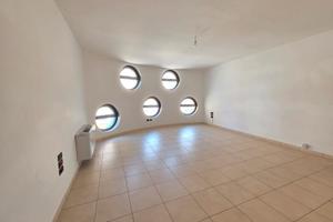 Ufficio con posto auto coperto