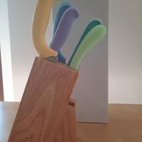 Ceppo in legno e coltelli Tupperware nuovi