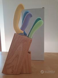 Ceppo in legno e coltelli Tupperware nuovi