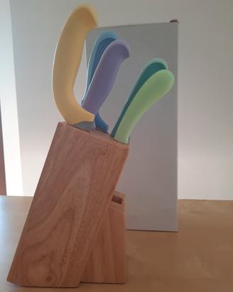 Ceppo in legno e coltelli Tupperware nuovi