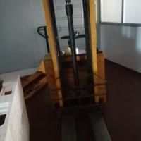 muletto elettrico solleva fino m2.50