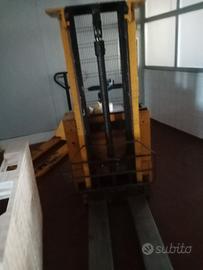 muletto elettrico solleva fino m2.50