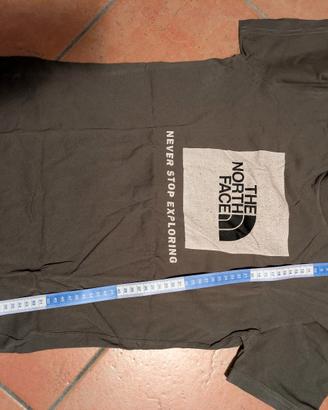 2 T-shirt Levi's + The Nord Face 