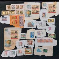 Francobolli su frammenti di carta 166 pezzi