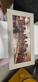 Quadro Skyline New York con Cornice Effetto Legno