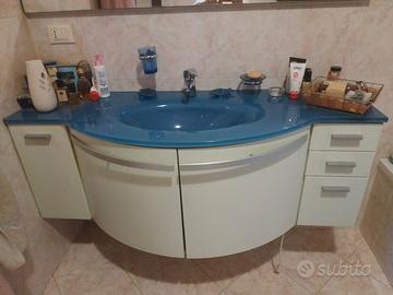 mobile bagno sospeso 