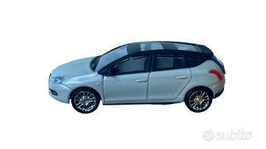 Lancia Delta bianca 1/55