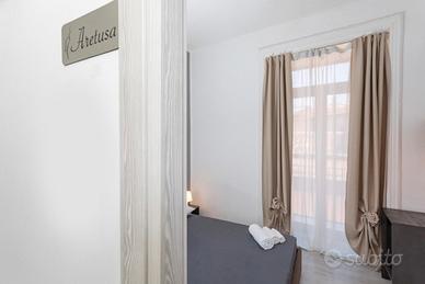 Stanza con bagno privato in camera in via Etnea