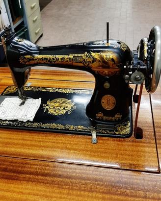 Macchina da cucire Singer con mobile originale