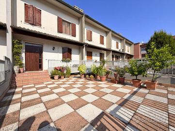VILLA A SCHIERA CENTRALE A ZEVIO