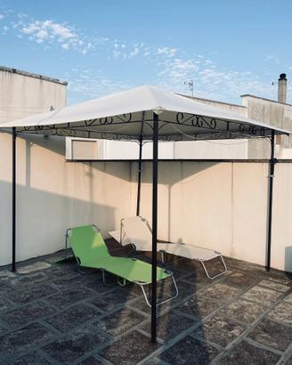 Gazebo da giardino .-