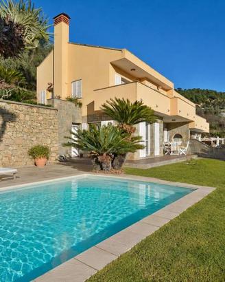 Villa di 250 m² con più di 5 locali e box auto dop