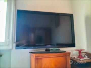 Grande TV Samsung con decoder