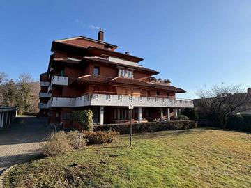 Appartamento di 137 m² con più di 5 locali e box a