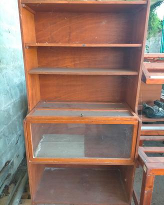 scaffale da negozio con sportello 