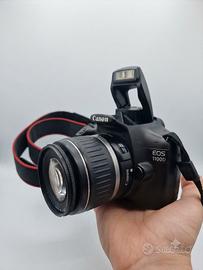 Canon EOS 1100D con obiettivo 18-55mm