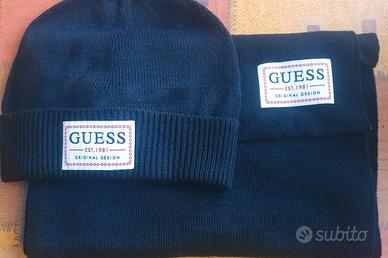 completo cappello e sciarpa Guess