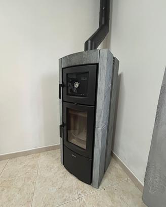 Stufa a legna con forno nordica