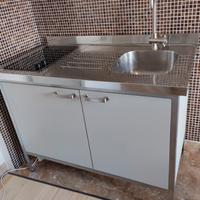 Lavello in acciaio con fornelli cappa pensili