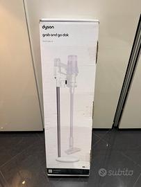 Dyson V12 Grab&Go Dock.