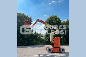 Piattaforma a braccio articolato JLG E 300 AJP