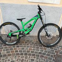 Bici Downhill YT Tues