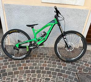 Bici Downhill YT Tues