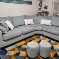 divano angolare a giro,colore azzurro grigio cielo