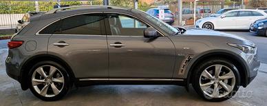 Infiniti QX70S