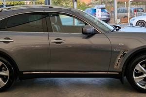 Infiniti QX70S