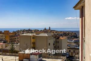 APPARTAMENTO IN STABILE SIGNORILE CON ASCENSORE