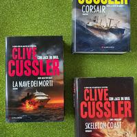 Set 3 romanzi di Clive Cussler & Jack Du Brul.