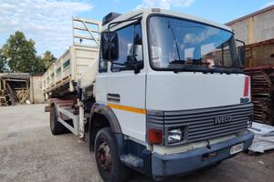 Iveco 135 17 con gru revisionato