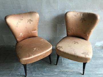 Due poltroncine in tessuto antico A