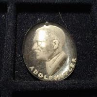 Distintivo Adolf Hitler GERMANIA WW2 Vetro WHW