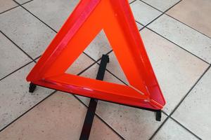 Triangolo d'emergenza catarifrangente
per auto
