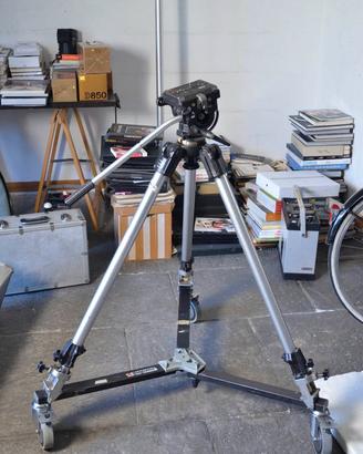 Cavalletto video Manfrotto con testa video, base a