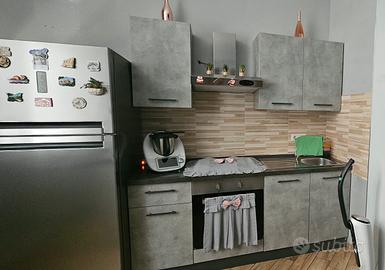 cucina cameretta letto e frigo 