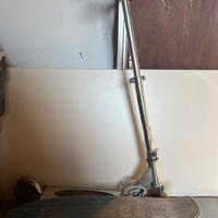 Skateboard e monopattino