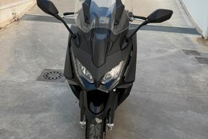 Kymco AK 575